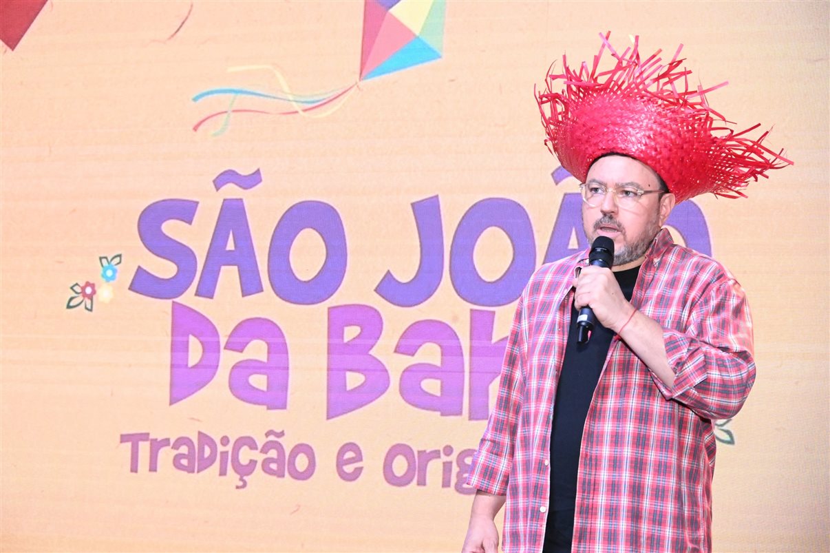 Erivaldo Silva, (Sagui), da Cativa, João Henrique Paulilo, secretário de Cultura, Esporte e Turismo de Alagoinha, e Ricardo Pereira, da EHTL Viagens