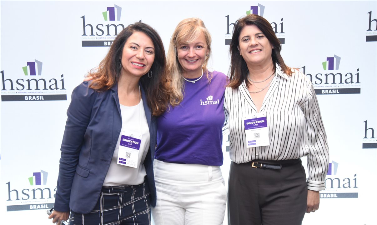 Gabriela Otto, da HSMAI, entre Cássia Alvarenga, do Blue Tree, e Waléria Fenato, da RMView