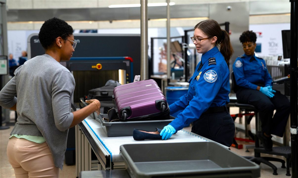Segundo U.S Travel, os pontos de controle da TSA já estão sobrecarregados e os processos estão criando atrasos