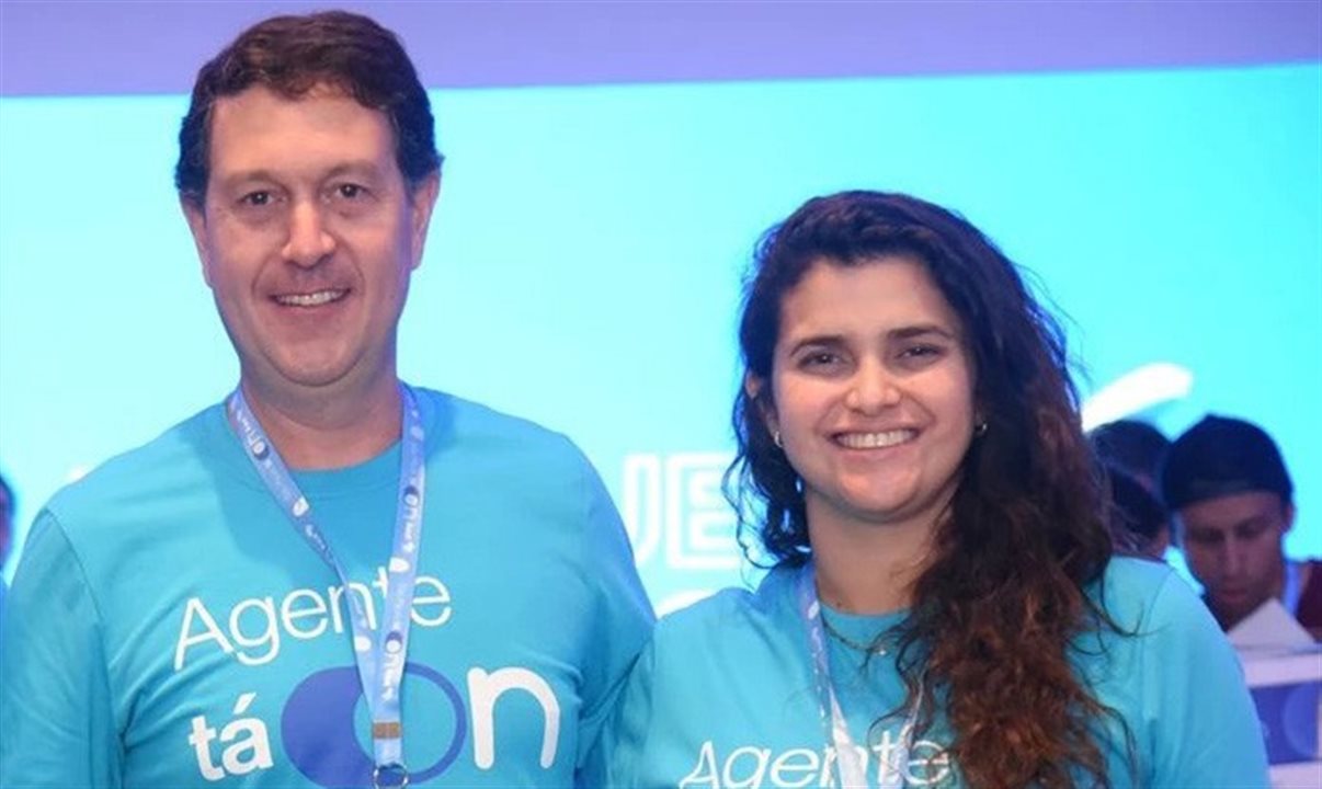 Daniel Bicudo, novo vice-presidente da Azul, e Giulliana Mesquita, nova head da Azul Viagens