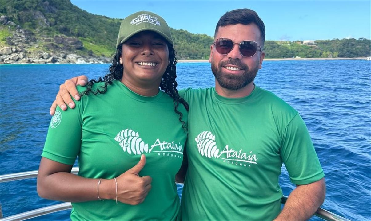Silvia Souza e Lalá Show, da Atalaia/Luck Noronha, dois de milhares de guias de Turismo que já acompanharam as viagens da PANROTAS nestas últimas décadas
