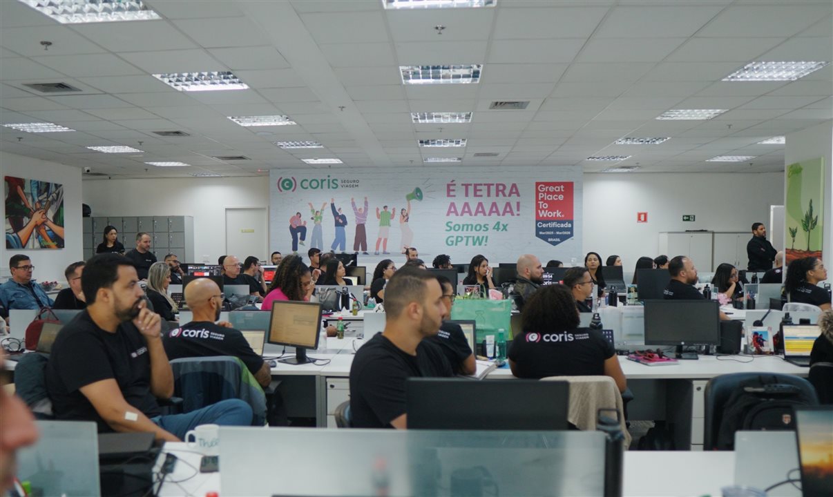 Colaboradores recebendo a notícia do prêmio GPTW