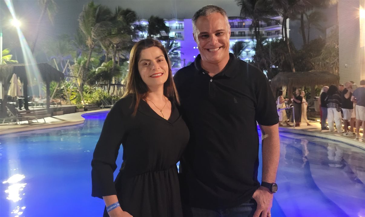 Daniela Araújo, da Decolar, e Marcio Nogueira, da HotelDO