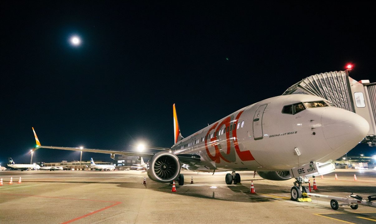 O Boeing 737 MAX da Gol fez o voo inaugural POA-AEP às 6h10 da manhã desta terça (13), saindo do Aeroporto Salgado Filho, em Porto Alegre, rumo ao Aeroparque