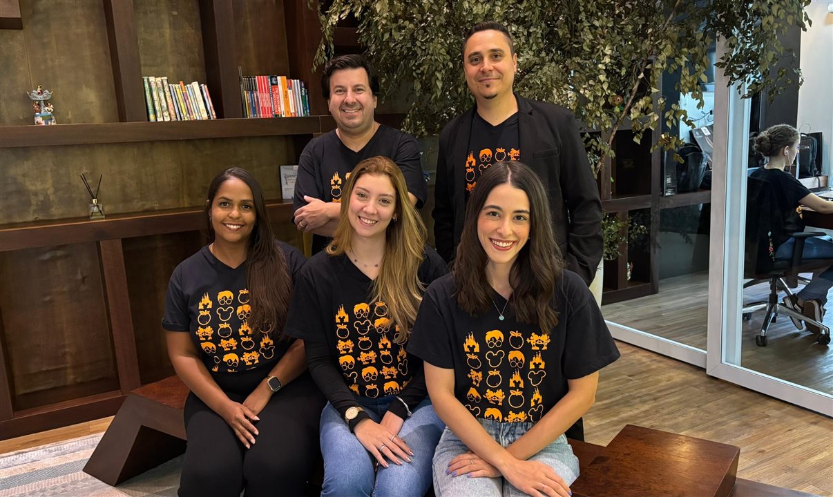 Equipe do departamento exclusivo para Cruzeiros Internacionais