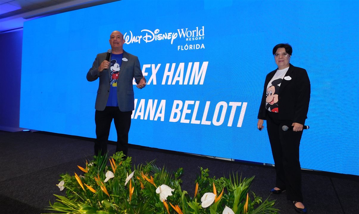 Alexander Haim e Juliana Belloti, ambos da Disney Destinations