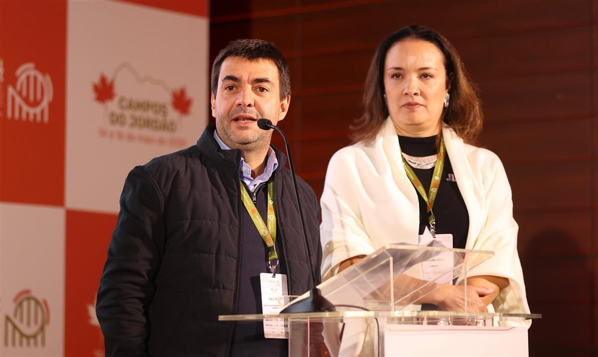 Pablo Morbis e Carolina Negri, do Sindepat, na abertura do segundo dia do evento