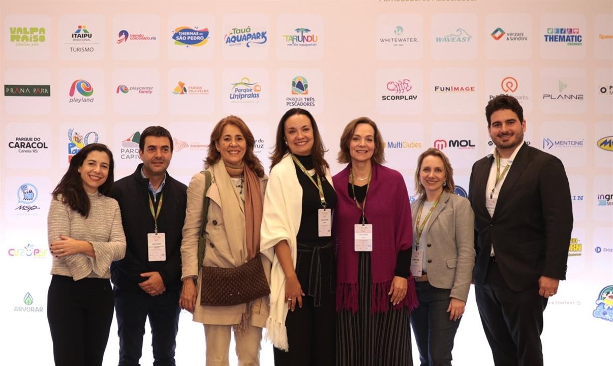 Equipe do SINDEPAT Summit 2025: Izabel Reigada, Pablo Morbis, Magaly Vieira, Carolina Negri, Mary Guerra, Marília Uint e Leonardo Volpatti