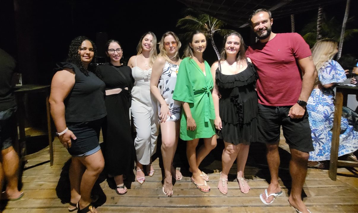 Aline Moreira, da HotelDO, Taynah Mazak, da Decolar, Aline Lima, Lia Somavilla, Bruna Barreto, Viviane Saccomandi, todas da HotelDO, e Neto Fernandes, do Visit Orlando