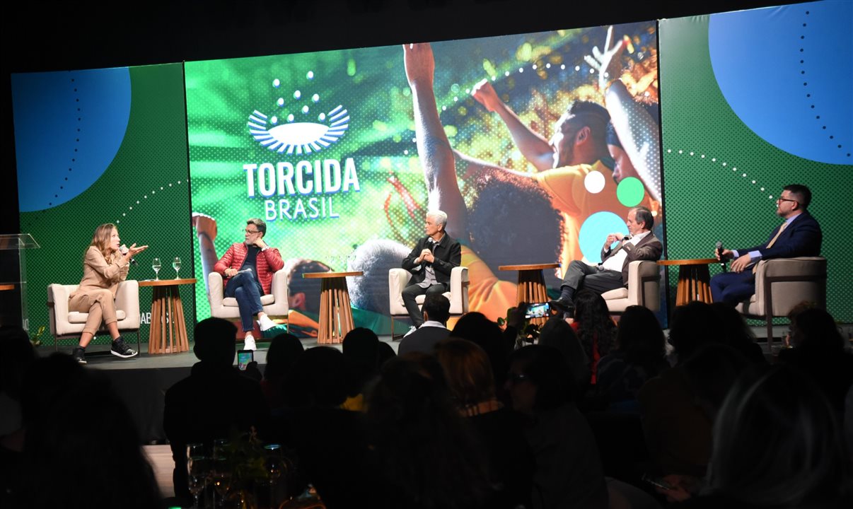 Os tetracampeões mundiais Ricardo Rocha e Bebeto participaram de um bate-papo com a jornalista Bárbara Coelho e com Thiago Abrahão e Paulo Castelo Branco, do Grupo Águia