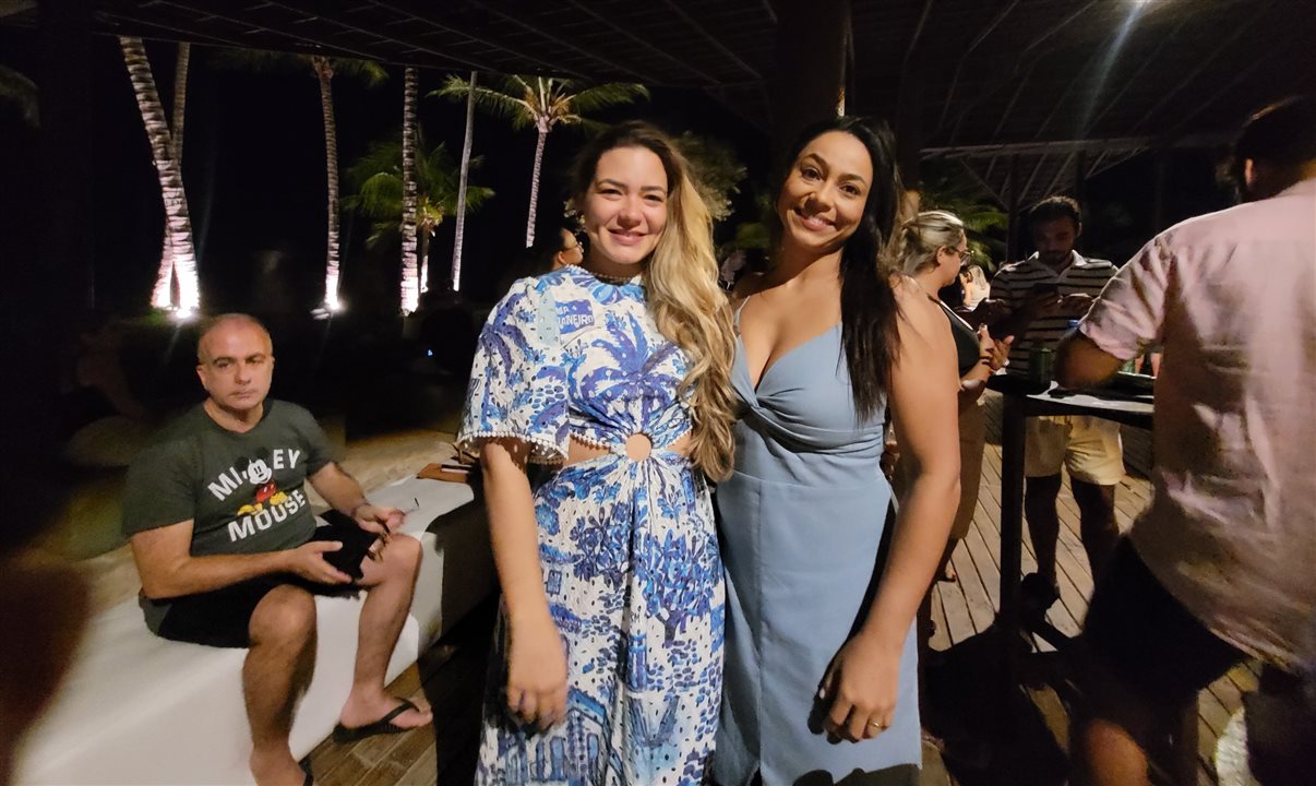 Amanda Oliveira, da Altos Travel, e Camila Silva, da Lives Travel