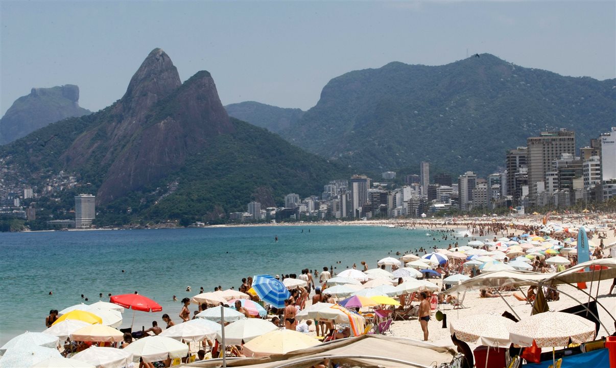 Governo do Estado estima 1,8 milhão de visitantes estrangeiros em 2025. Abril é o quarto mês seguido de alta
