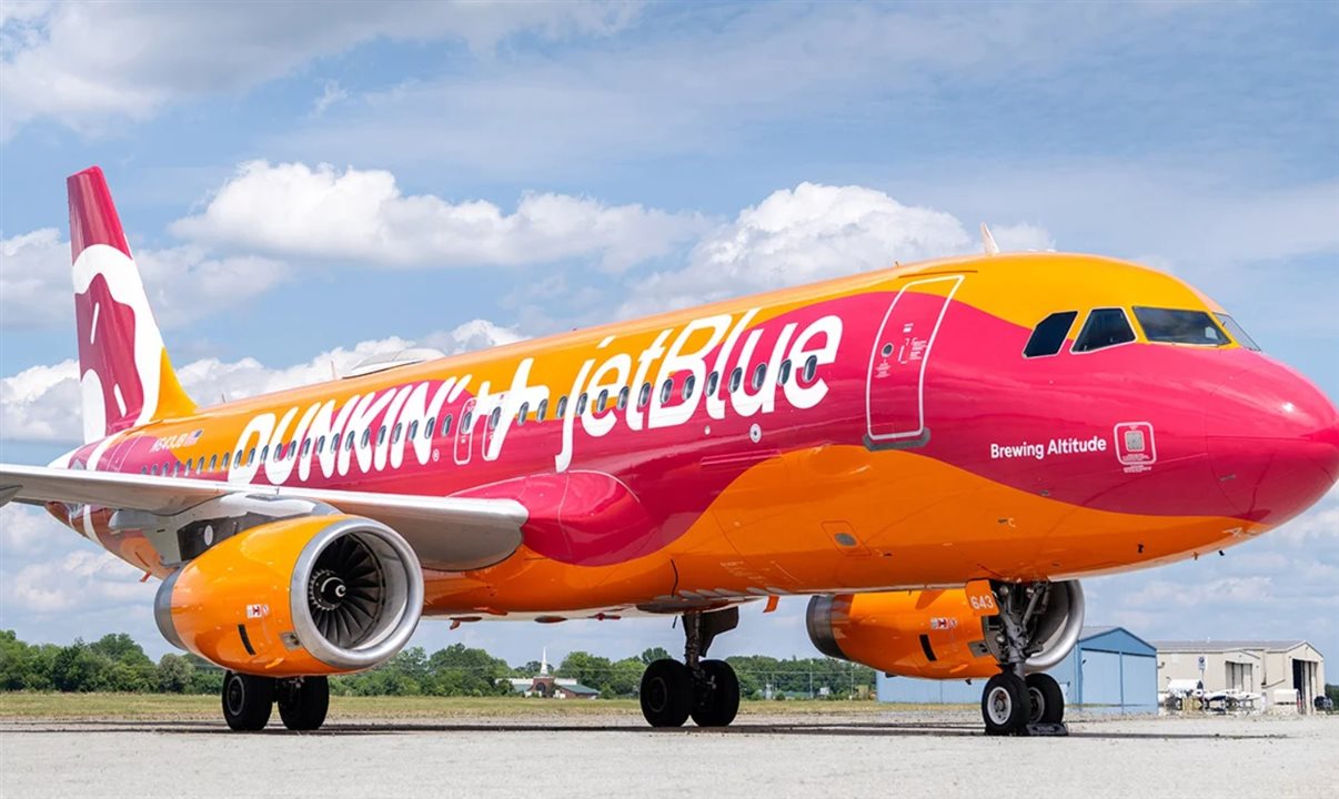 Colaboração entre as duas empresas vai além da pintura e passageiros podem ganhar pontos na JetBlue