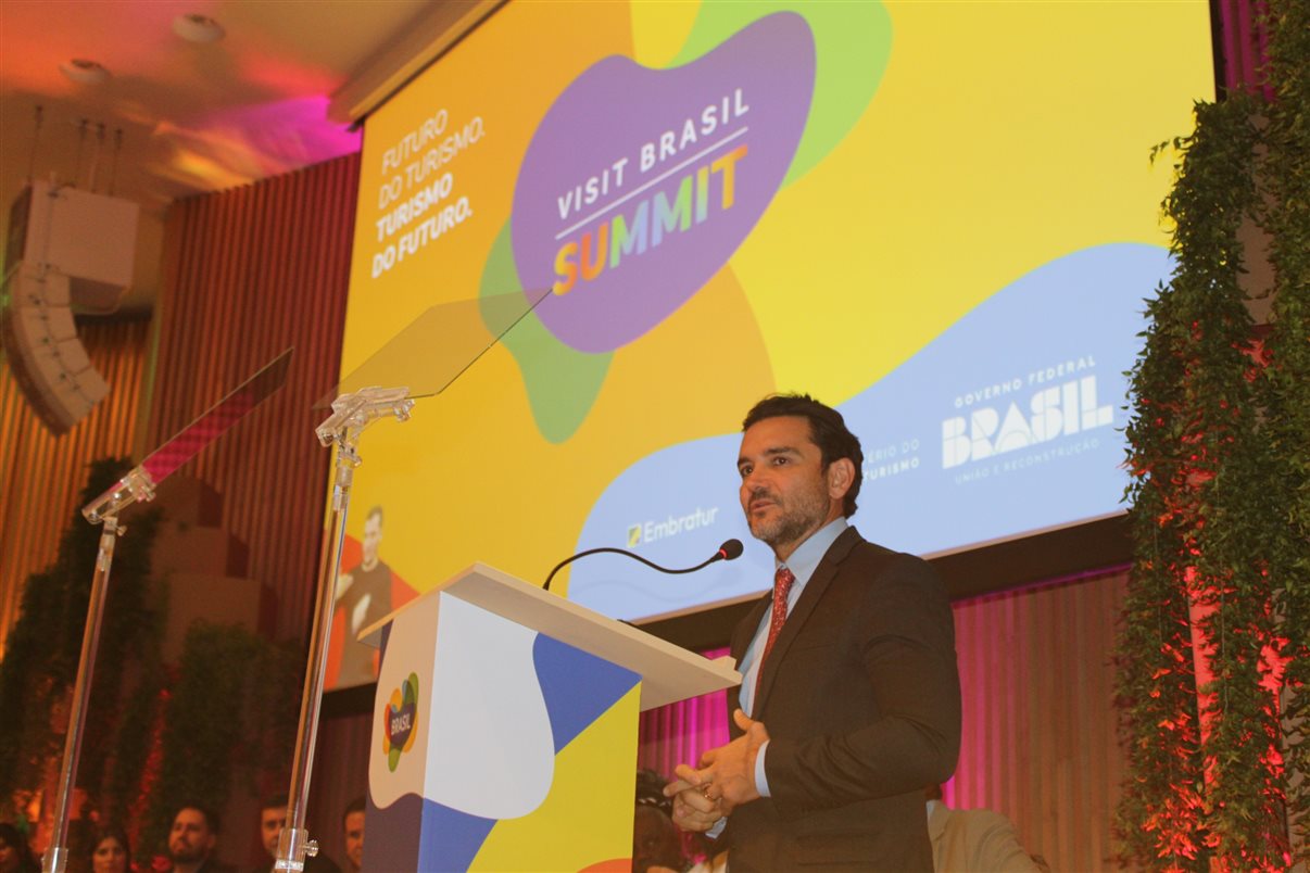 Celso Sabino, ministro do Turismo, na abertura do Visit Brasil Summit