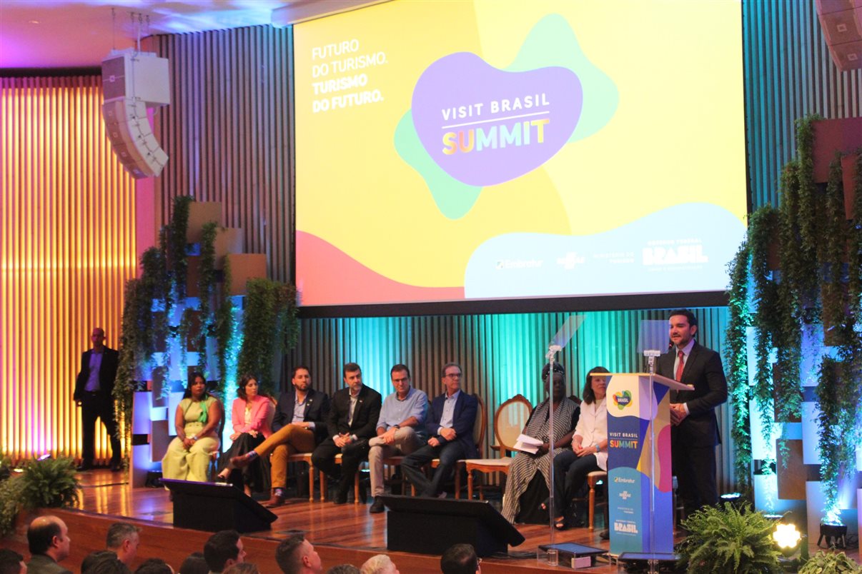 Celso Sabino, ministro do Turismo, na abertura do Visit Brasil Summit