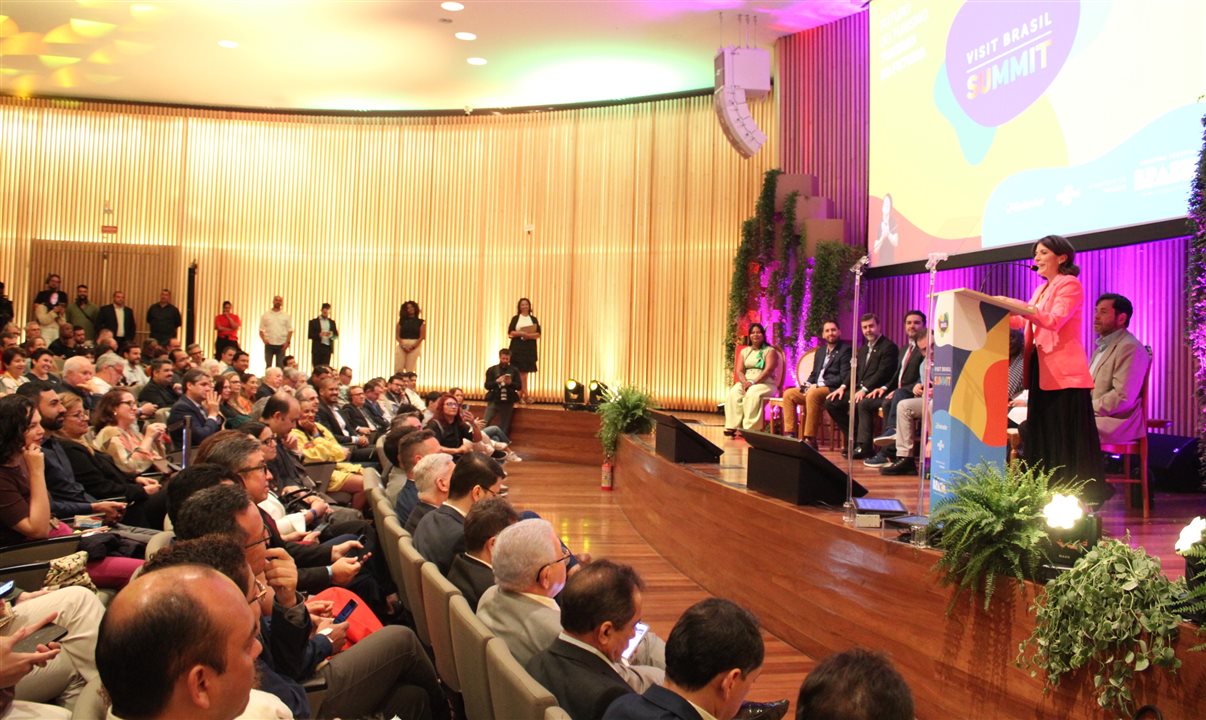 Virginia Messina, do WTTC, também falou na abertura do Visit Brasil Summit