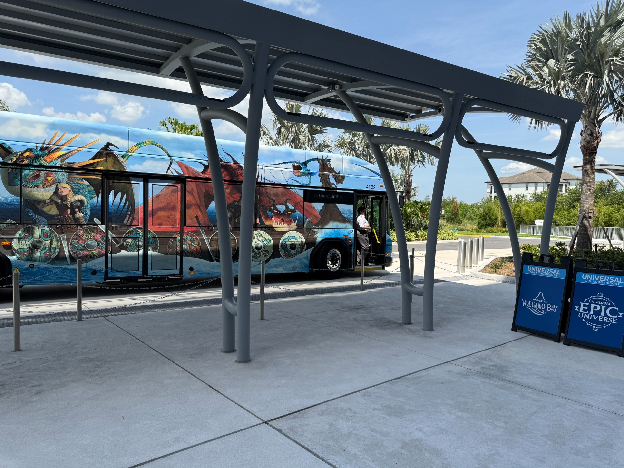 Ônibus gratuito entre os parques e resorts