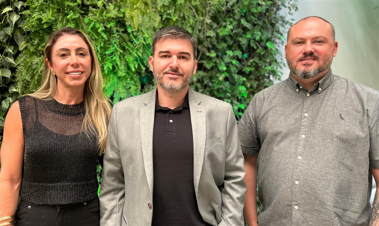 Bruna Apolinário, Alessandro Cunha e Paulo Schneider, da Aviva