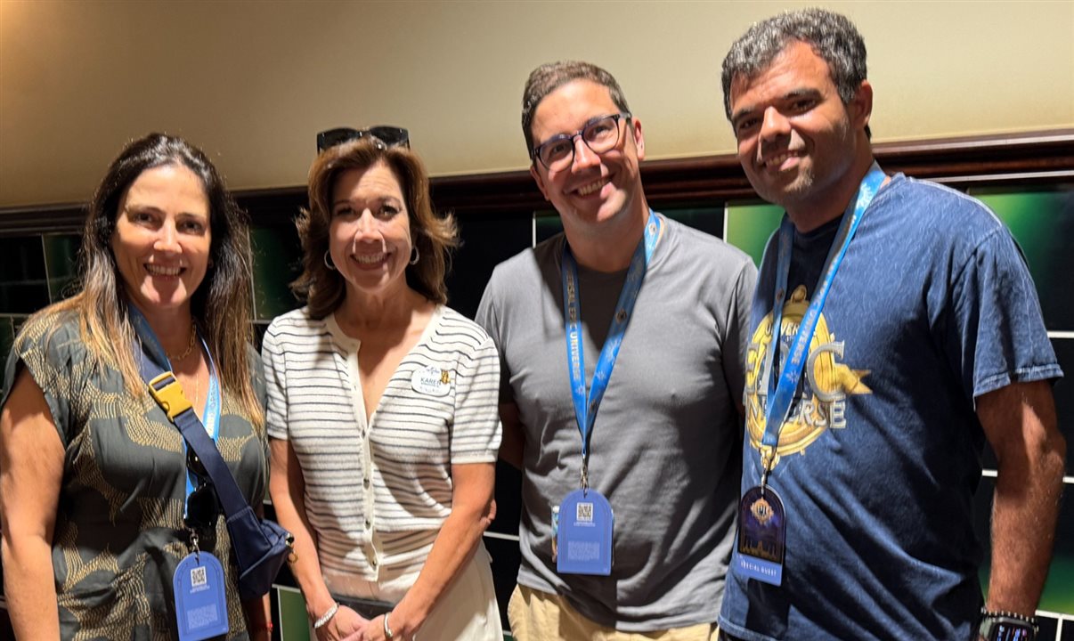 Karen Irwin, presidente e COO da Universal Orlando, com Gabriella Cavalheiro, diretora América Latina da Universal Destinations & Experiences, e os gerentes Martim Diniz e Renato Gonçalves