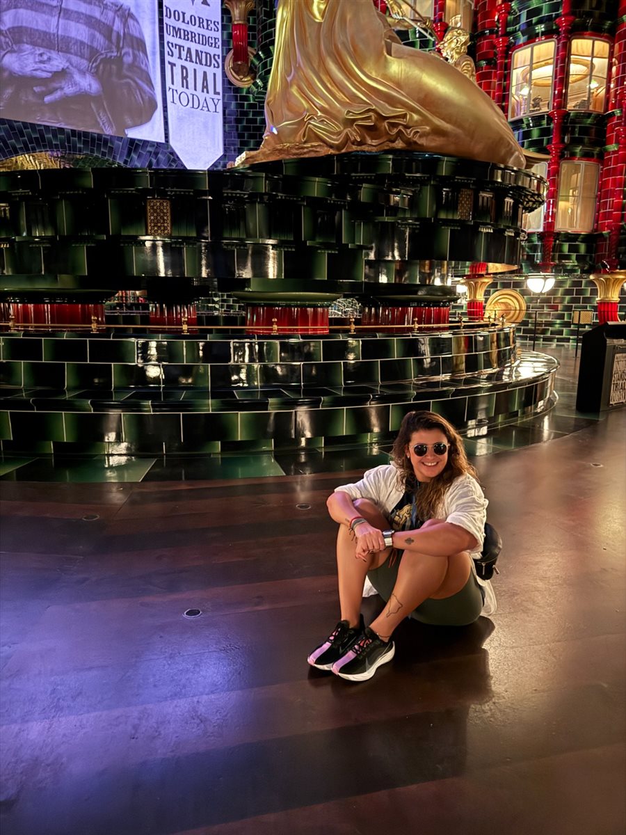 Time da Universal Destinations e Experiences com habitantes do mundo de Harry Potter Ministry of Magic: Juliana Baraldi, Gabriella Cavalheiro, Alessandra Santos, Renato Gonçalves, e Martim Diniz