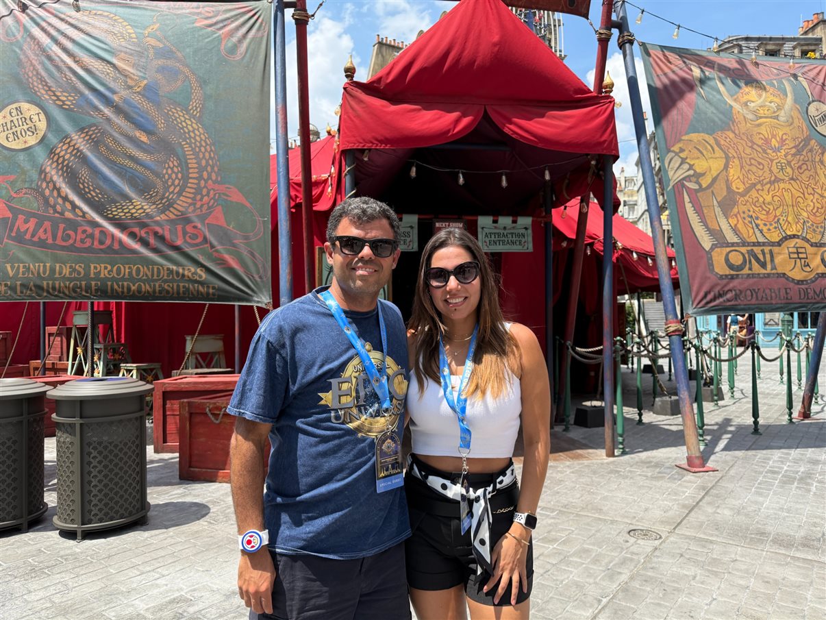 Time da Universal Destinations e Experiences com habitantes do mundo de Harry Potter Ministry of Magic: Juliana Baraldi, Gabriella Cavalheiro, Alessandra Santos, Renato Gonçalves, e Martim Diniz