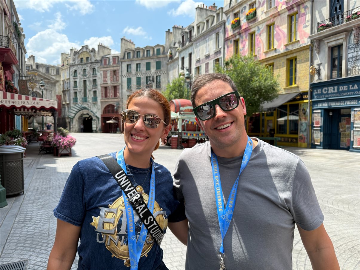 Time da Universal Destinations e Experiences com habitantes do mundo de Harry Potter Ministry of Magic: Juliana Baraldi, Gabriella Cavalheiro, Alessandra Santos, Renato Gonçalves, e Martim Diniz