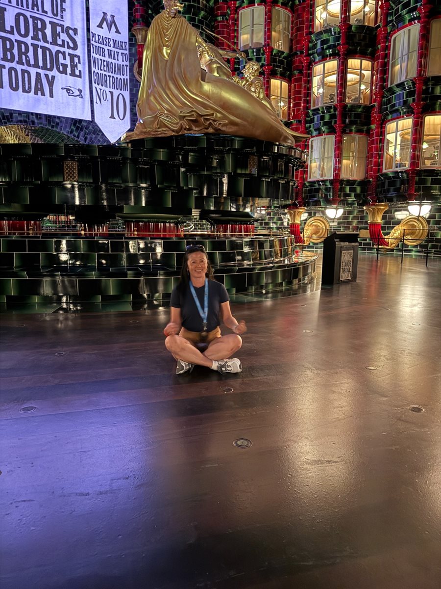 Time da Universal Destinations e Experiences com habitantes do mundo de Harry Potter Ministry of Magic: Juliana Baraldi, Gabriella Cavalheiro, Alessandra Santos, Renato Gonçalves, e Martim Diniz