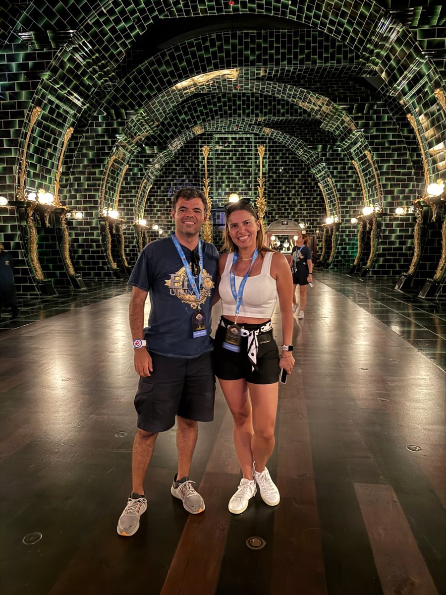 Time da Universal Destinations e Experiences com habitantes do mundo de Harry Potter Ministry of Magic: Juliana Baraldi, Gabriella Cavalheiro, Alessandra Santos, Renato Gonçalves, e Martim Diniz