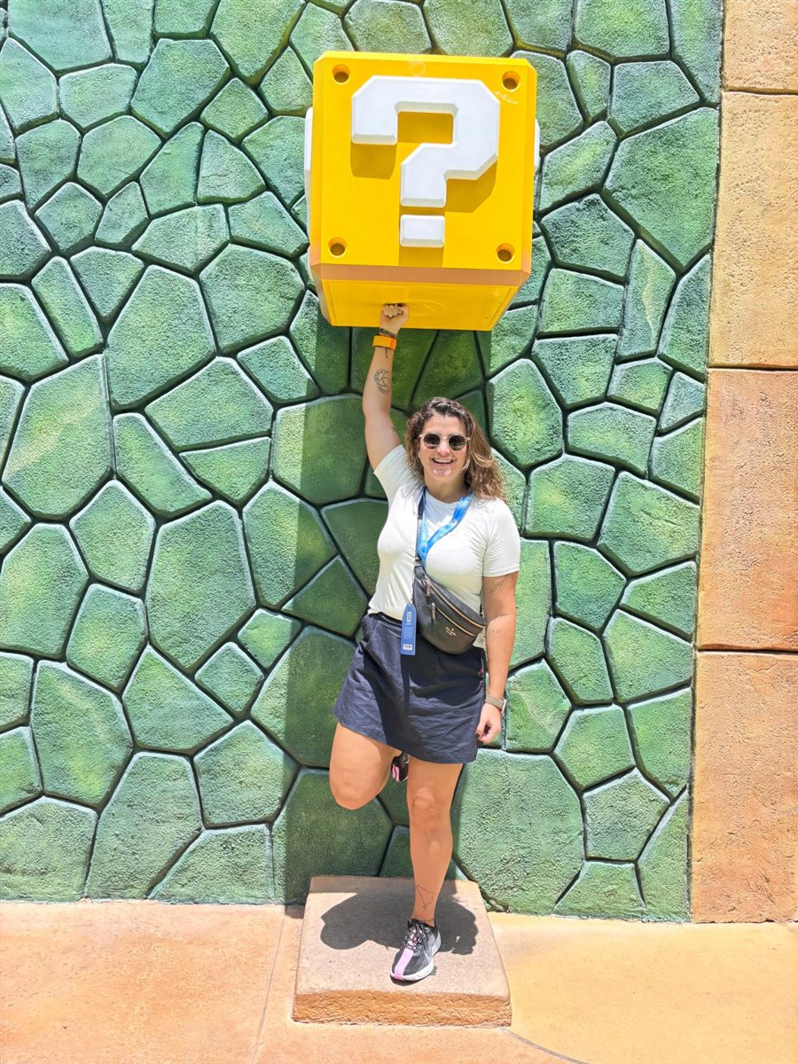 Time da Azul Viagens em frente ao Dark Universe