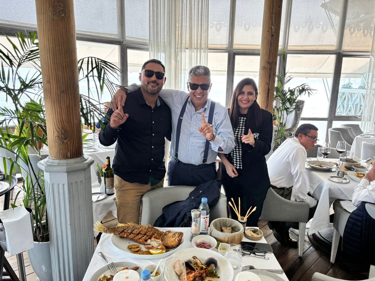 Eduardo e Josy Aoki em Lima, no Peru, com o country manager da Intermac no país