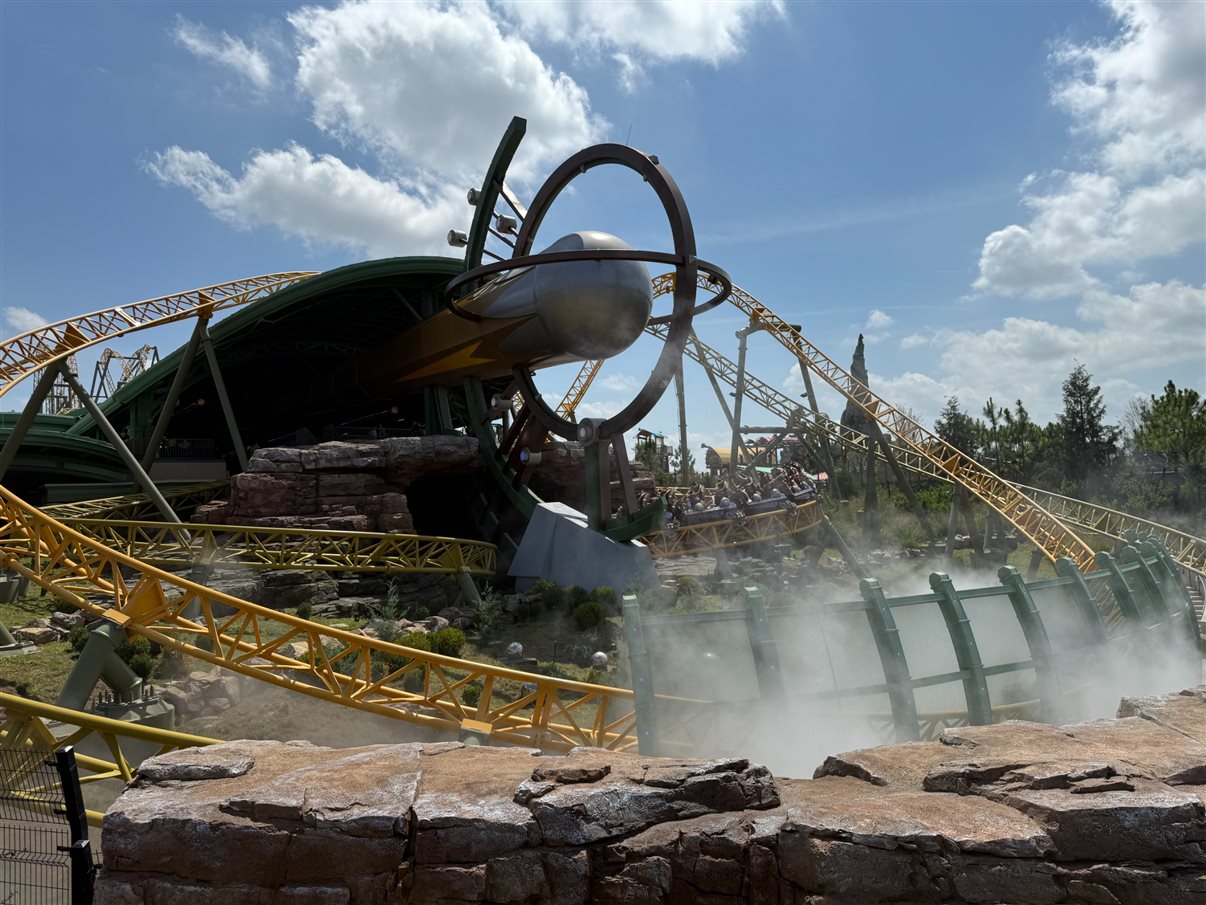 Montanha-russa de duplo percurso, a Stardust Racers está no Celestial Park do Epic Universe
