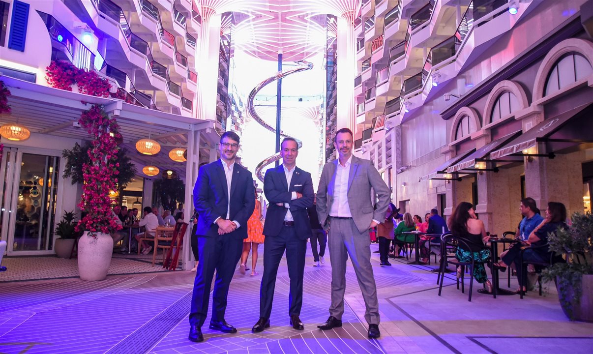 Ignacio Palacios, Adrian Ursilli e Eduardo Mariani, diretores da MSC Cruzeiros no Brasil, participaram da viagem de estreia