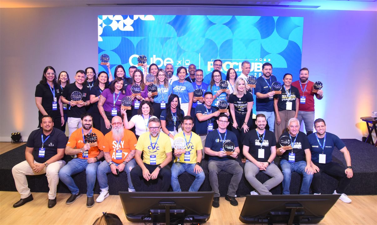 Fornecedores ganharam um troféu de agradecimento pela parceria com a Clube Turismo