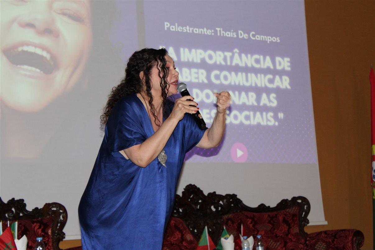 Thais de Campos, atriz