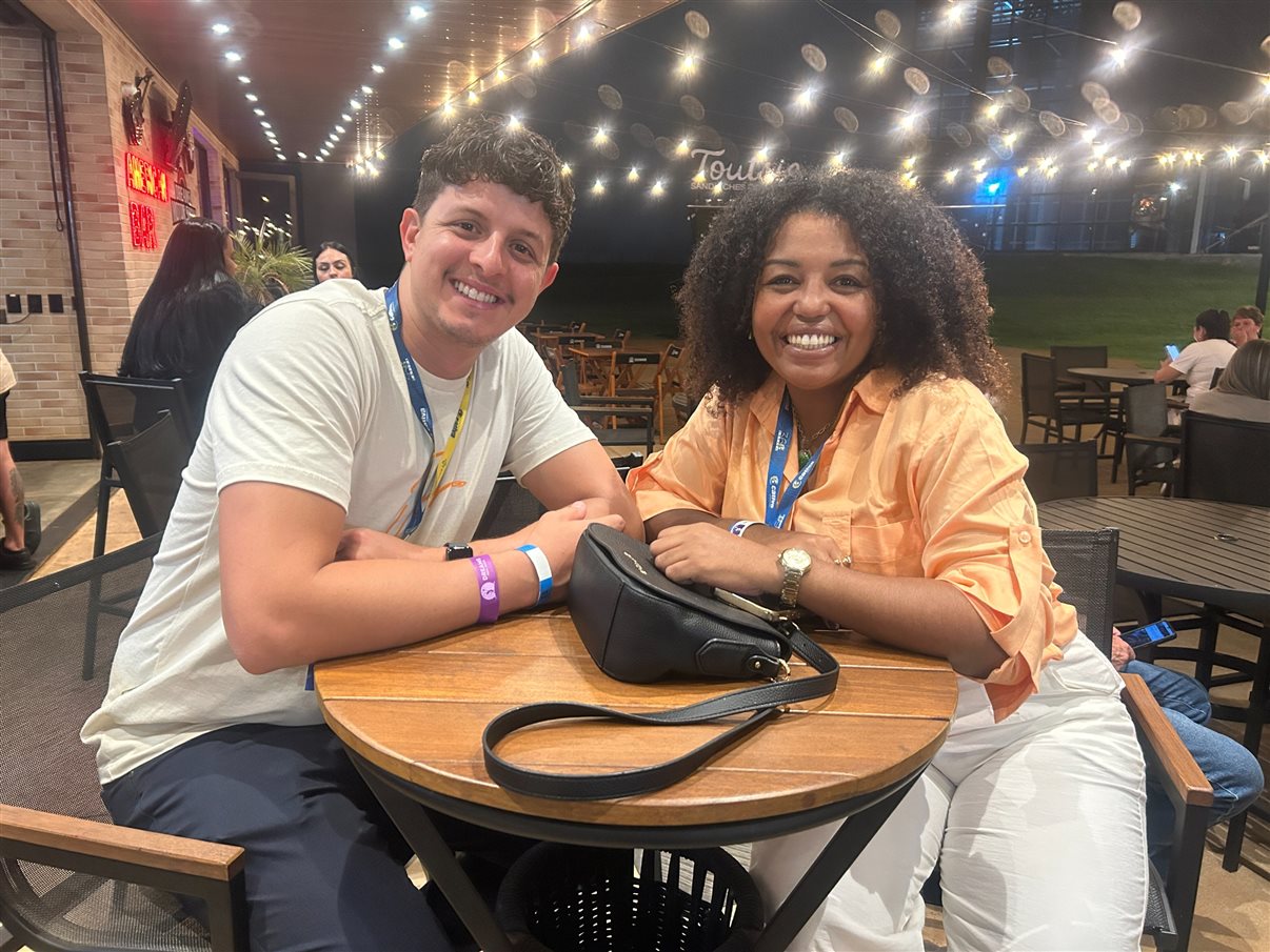 Marcelo Adams e Mateus Eidt, da Cativa, com comitiva do Viaje Paraná e da Setur de Foz do Iguaçu: Irapuan Cortez, Adriane Bordin, Marcelo Martini, Édson Zorek, Eduy Azevedo, Daltron Neto e Neilton