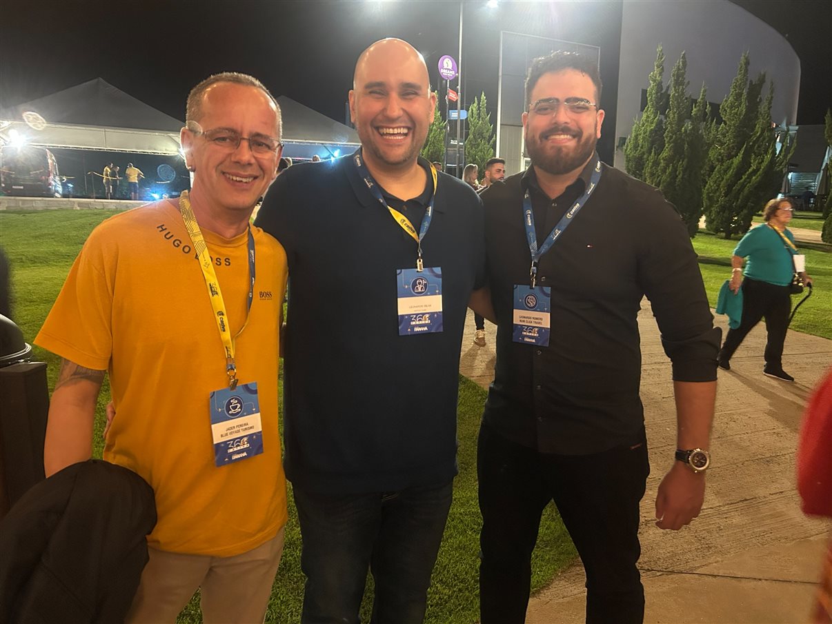 Marcelo Adams e Mateus Eidt, da Cativa, com comitiva do Viaje Paraná e da Setur de Foz do Iguaçu: Irapuan Cortez, Adriane Bordin, Marcelo Martini, Édson Zorek, Eduy Azevedo, Daltron Neto e Neilton