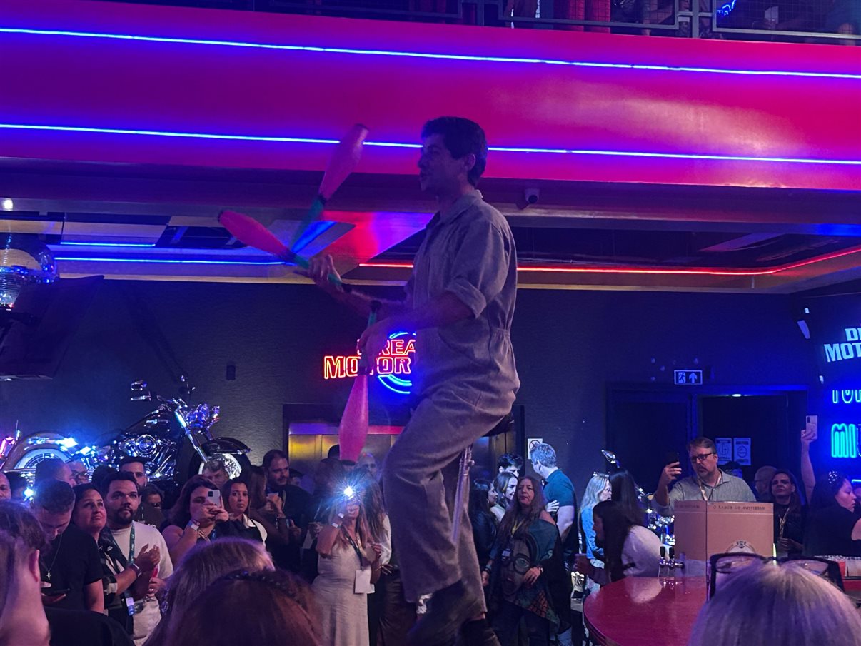 Marcelo Adams e Mateus Eidt, da Cativa, com comitiva do Viaje Paraná e da Setur de Foz do Iguaçu: Irapuan Cortez, Adriane Bordin, Marcelo Martini, Édson Zorek, Eduy Azevedo, Daltron Neto e Neilton