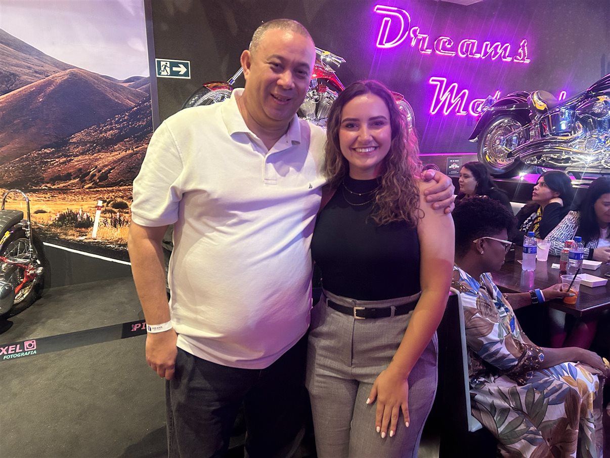Marcelo Adams e Mateus Eidt, da Cativa, com comitiva do Viaje Paraná e da Setur de Foz do Iguaçu: Irapuan Cortez, Adriane Bordin, Marcelo Martini, Édson Zorek, Eduy Azevedo, Daltron Neto e Neilton