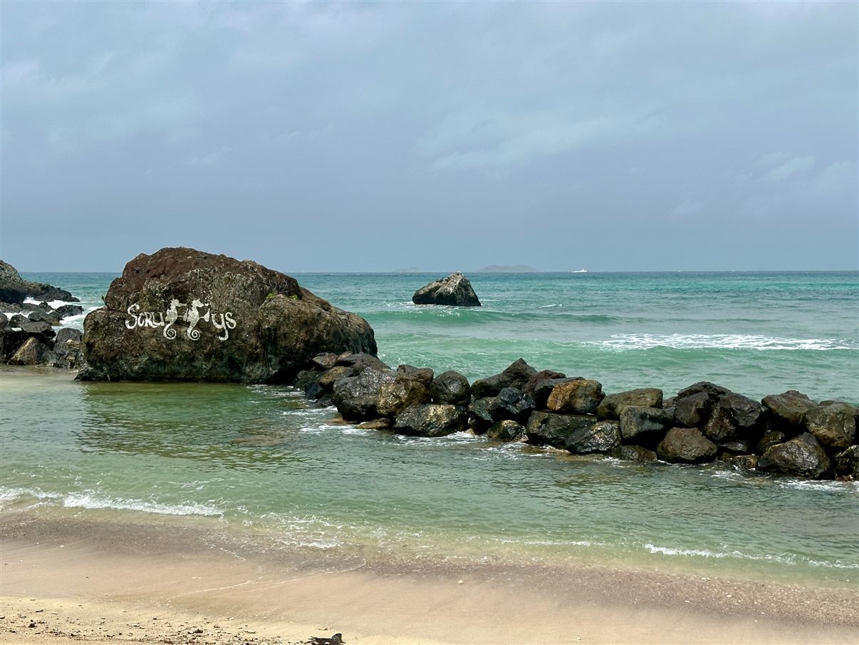 O dia começou com um tour pela marina de Canouan, a Sandy Lane Yacht Club & Residences, também conhecida como Glossy Bay Marina