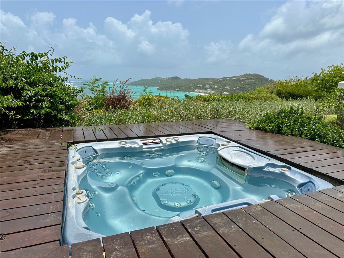 O dia começou com um tour pela marina de Canouan, a Sandy Lane Yacht Club & Residences, também conhecida como Glossy Bay Marina