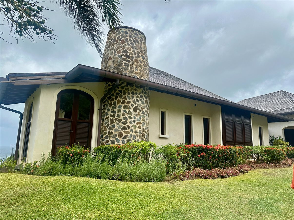 O dia começou com um tour pela marina de Canouan, a Sandy Lane Yacht Club & Residences, também conhecida como Glossy Bay Marina