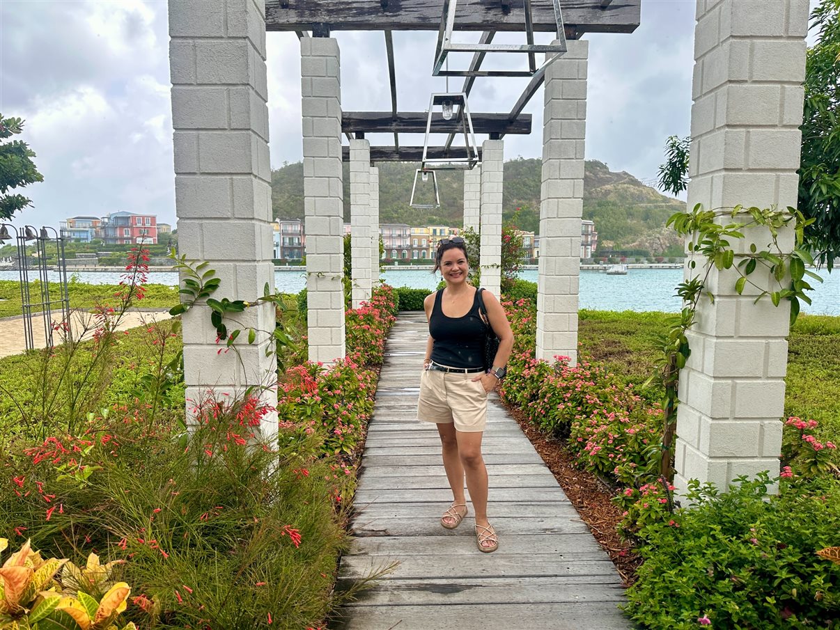 O dia começou com um tour pela marina de Canouan, a Sandy Lane Yacht Club & Residences, também conhecida como Glossy Bay Marina