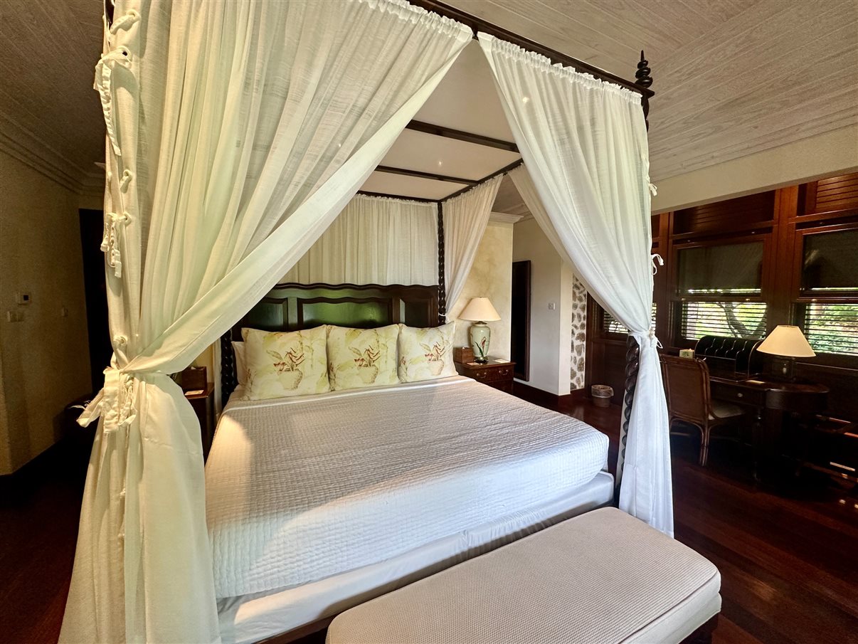 O dia começou com um tour pela marina de Canouan, a Sandy Lane Yacht Club & Residences, também conhecida como Glossy Bay Marina