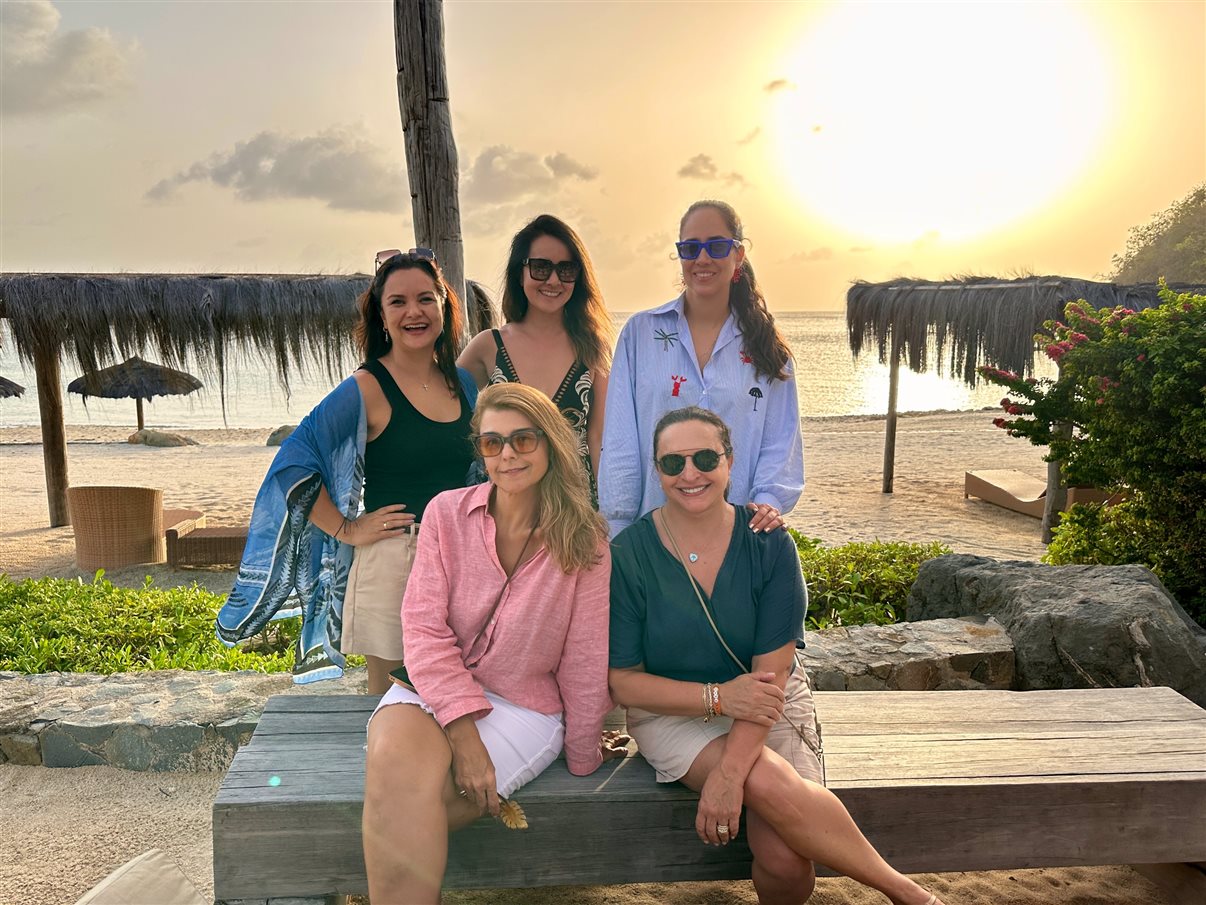 O dia começou com um tour pela marina de Canouan, a Sandy Lane Yacht Club & Residences, também conhecida como Glossy Bay Marina
