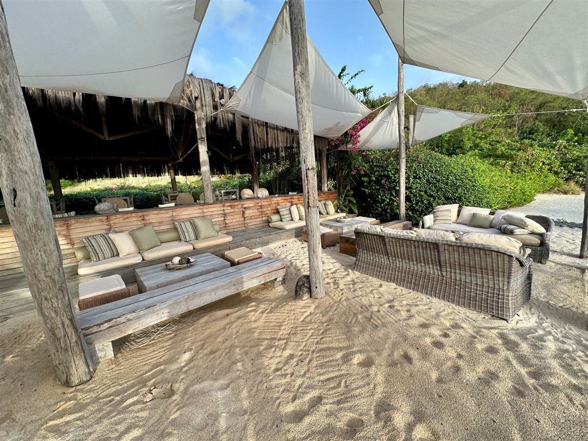 O dia começou com um tour pela marina de Canouan, a Sandy Lane Yacht Club & Residences, também conhecida como Glossy Bay Marina