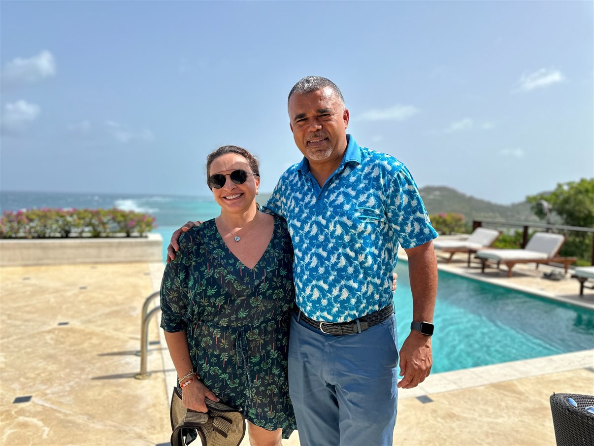 O dia começou com um tour pela marina de Canouan, a Sandy Lane Yacht Club & Residences, também conhecida como Glossy Bay Marina