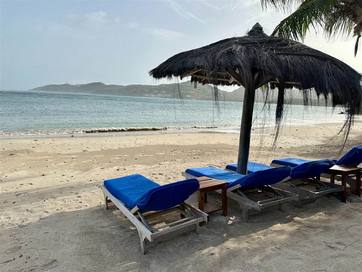 O dia começou com um tour pela marina de Canouan, a Sandy Lane Yacht Club & Residences, também conhecida como Glossy Bay Marina