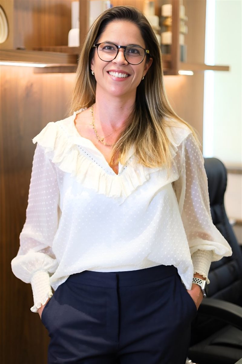 Julia Lins, da Albuquerque Melo Advogados