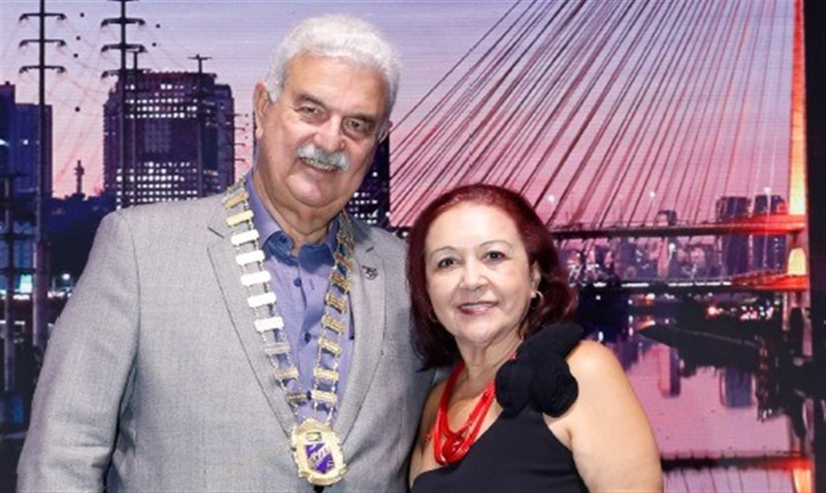 Walter Teixeira substitui Vera Lúcia De Camillis no comando da associação