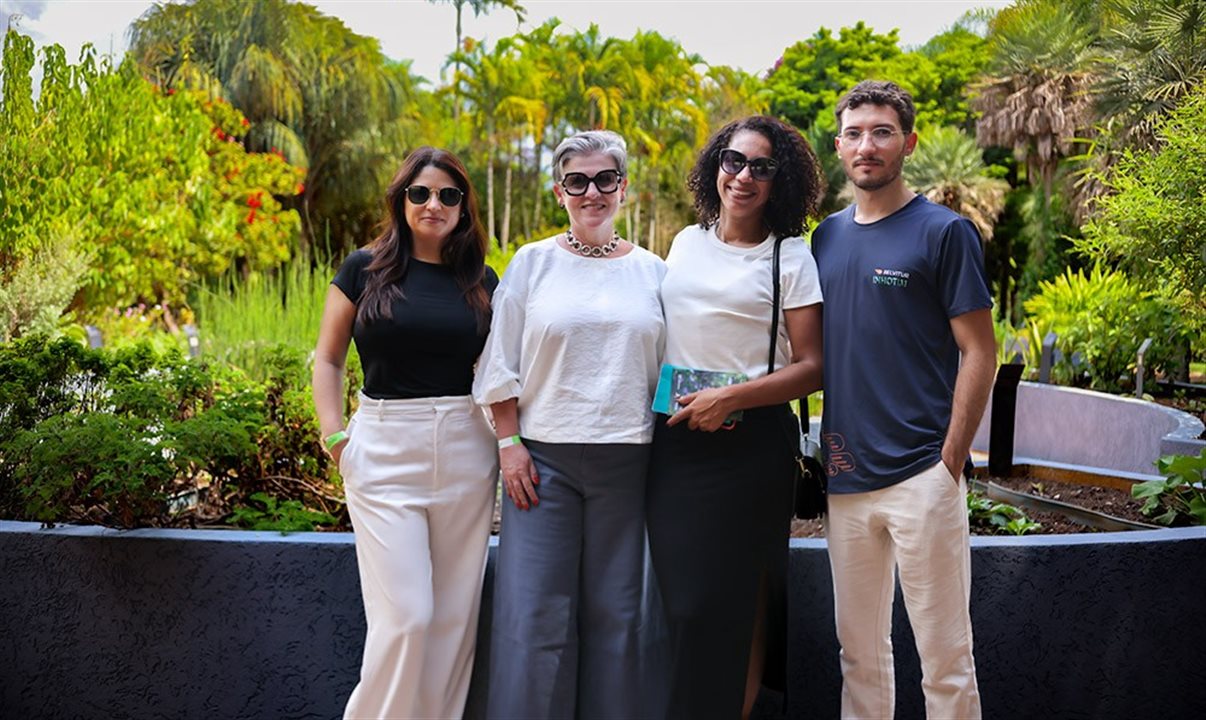 Equipe Belvitur no Instituto Inhotim